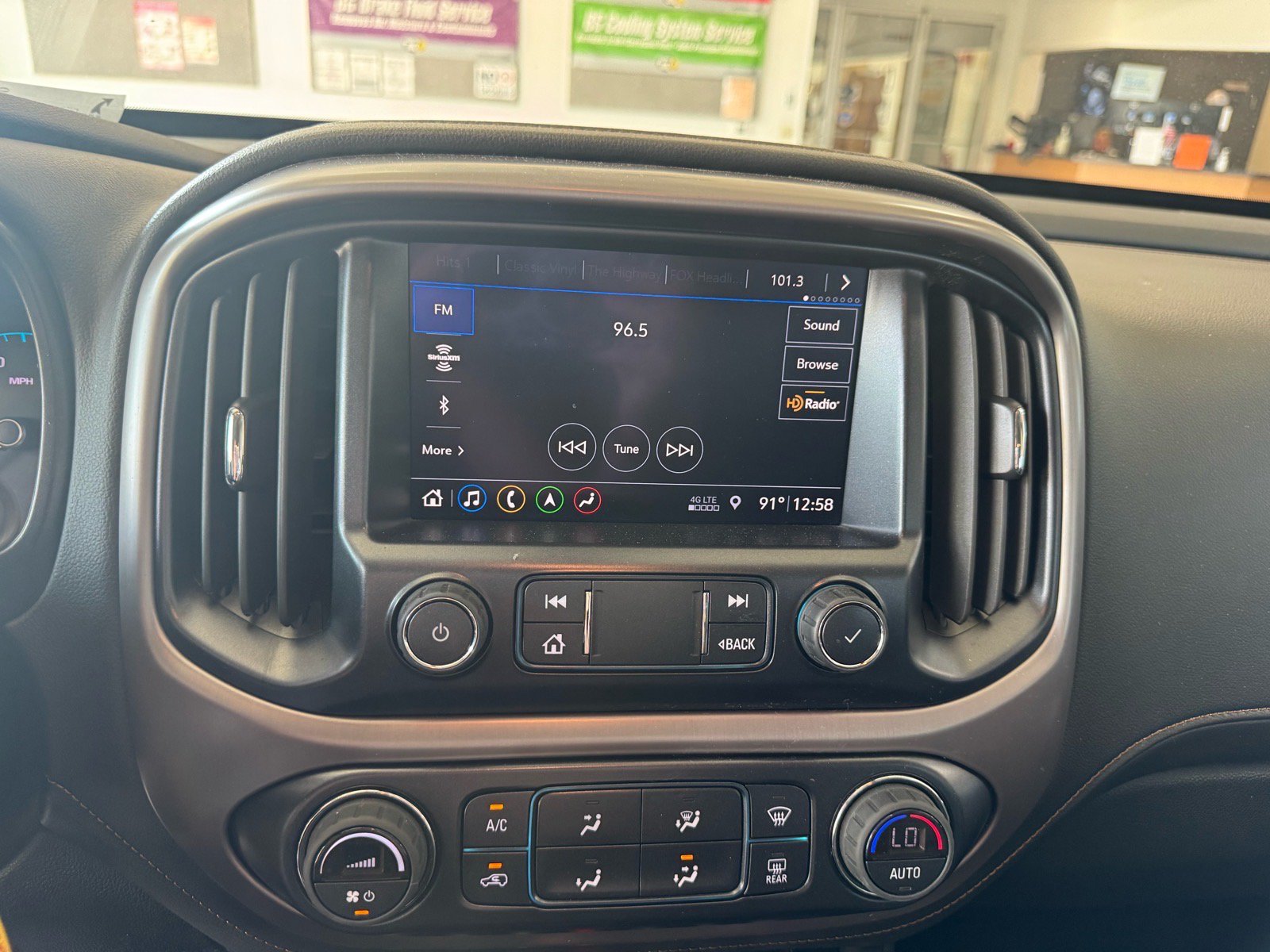 Used 2022 GMC Canyon AT4 w/ Trailering Package AWD/4WD image 25