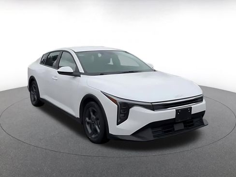Used 2025 Kia K4 LXS image 3