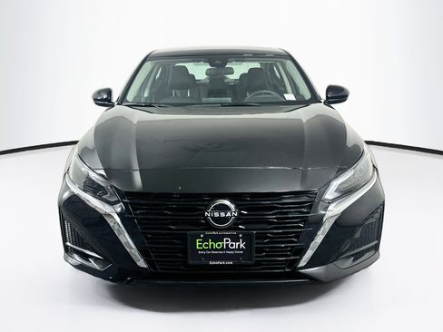 Used 2023 Nissan Altima 2.5 SV FWD image 2