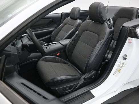 Used 2024 Ford Mustang Convertible image 9