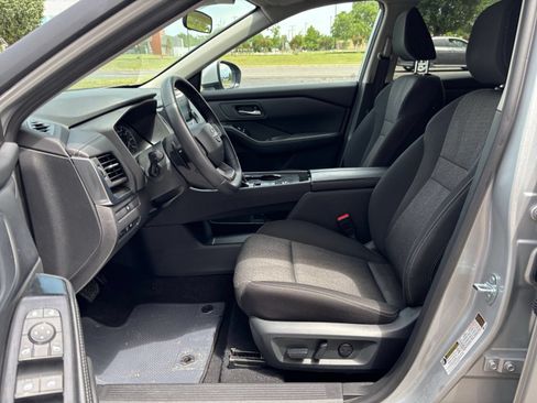 Used 2025 Nissan Rogue SV FWD image 23