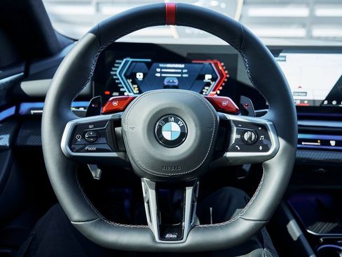 Used 2026 BMW M5 w/ Executive Package image 58