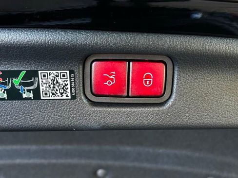 Used 2025 Mercedes-Benz C 300 Sedan image 30