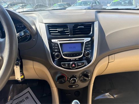 Used 2013 Hyundai Accent GLS w/ Premium Pkg FWD image 13