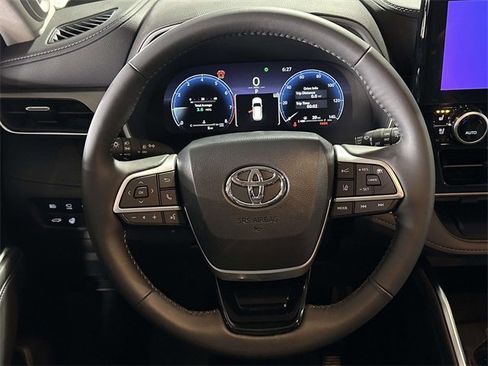 New 2026 Toyota Highlander Limited image 13