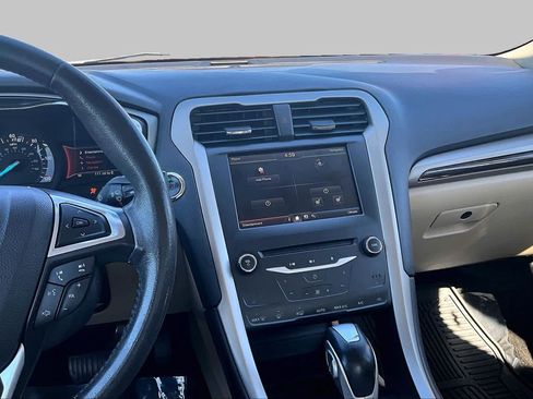 Used 2015 Ford Fusion SE w/ Equipment Group 502A FWD image 6