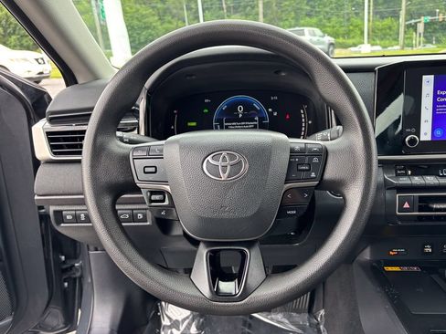 Used 2025 Toyota Camry LE FWD image 25