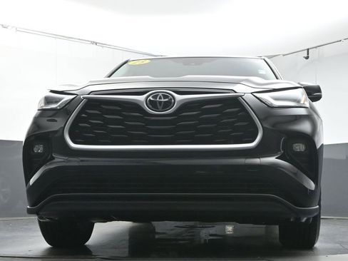 Used 2023 Toyota Highlander LE image 33