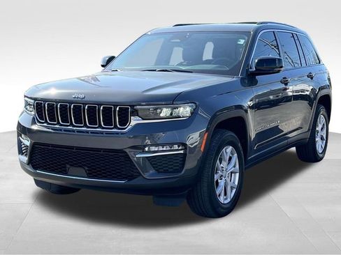 Used 2022 Jeep Grand Cherokee Limited image 3