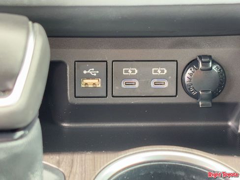 Used 2023 Toyota Highlander Limited image 29