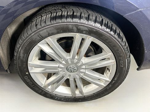 Used 2016 Volkswagen Golf Limited Edition image 11