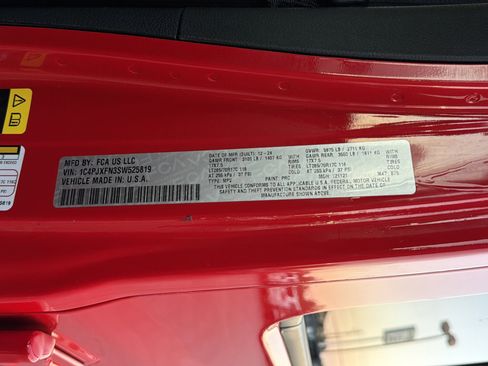 Used 2025 Jeep Wrangler Unlimited Rubicon image 33