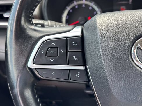 Used 2021 Toyota Highlander LE AWD/4WD image 30