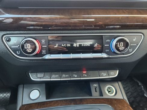 Used 2019 Audi Q5 Prestige w/ Prestige Package image 17