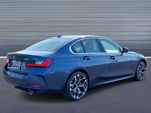 Used 2025 BMW 330i Sedan image 3