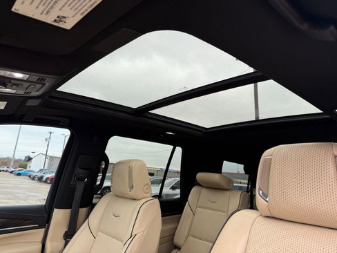 Used 2022 Cadillac Escalade Premium Luxury image 26