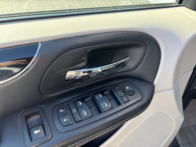 Used 2017 Dodge Grand Caravan SXT FWD image 11