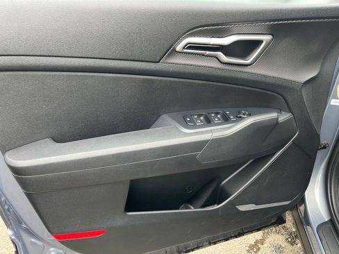 Used 2025 Kia Sportage LX image 18