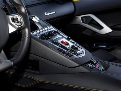 Used 2014 Lamborghini Aventador image 23