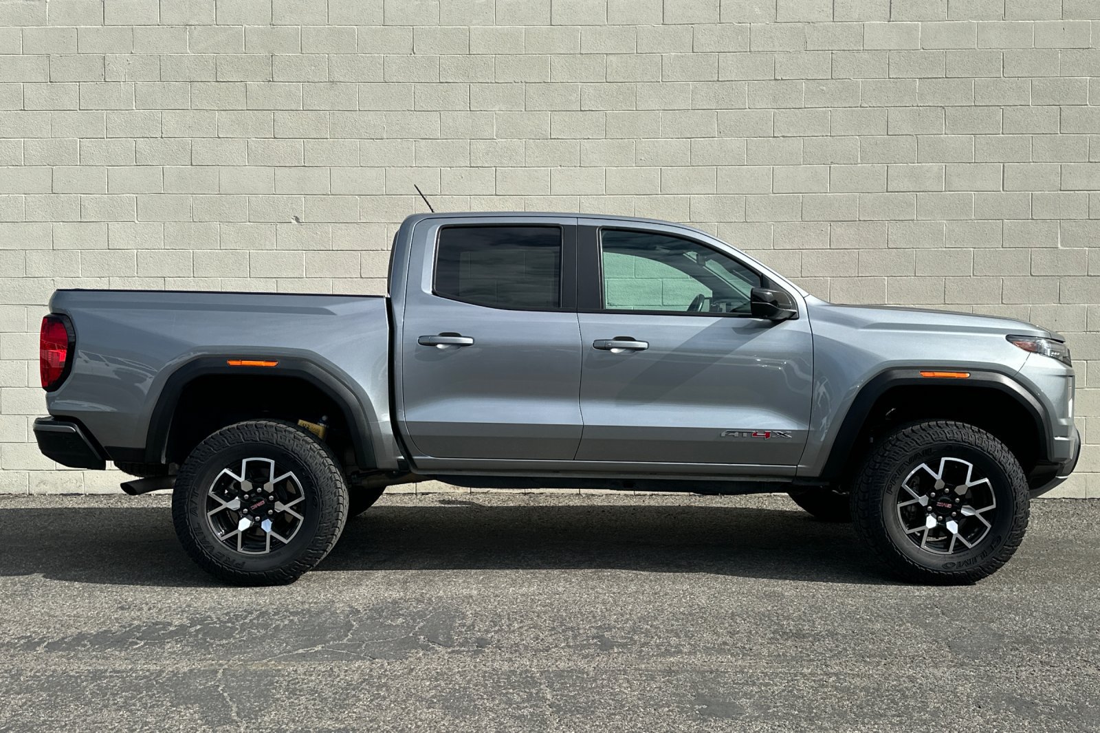 Certified 2024 GMC Canyon AT4X AWD/4WD image 3