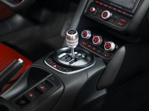 Used 2011 Audi R8 V8 image 23