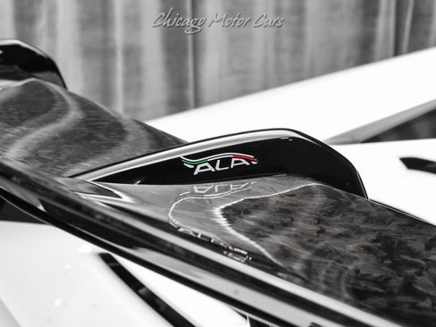 Used 2018 Lamborghini Huracan Performante AWD/4WD image 37
