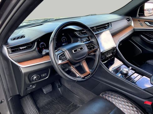 Used 2022 Jeep Grand Cherokee L Summit w/ Advanced Protech Group IV AWD/4WD image 17
