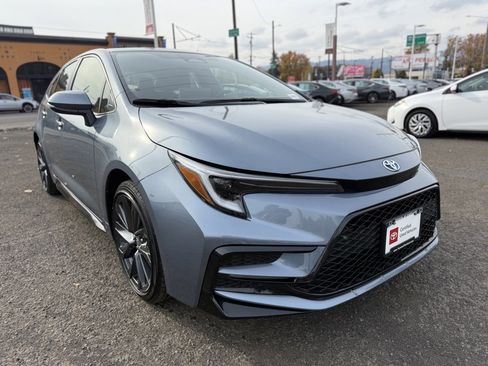 Certified 2025 Toyota Corolla SE image 9