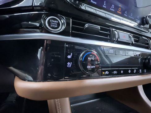 Used 2022 Nissan Pathfinder Platinum w/ Cargo Package image 8