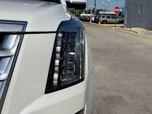 Used 2020 Cadillac Escalade Luxury RWD image 9