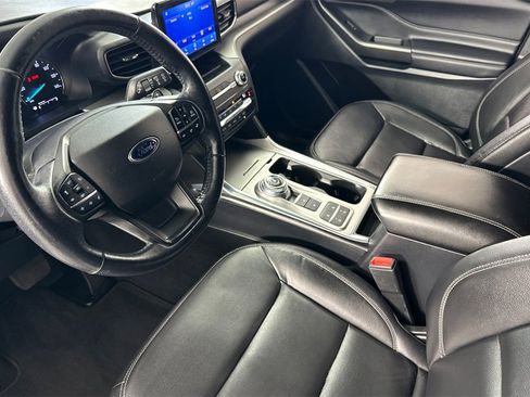 Used 2020 Ford Explorer XLT w/ Equipment Group 202A image 10