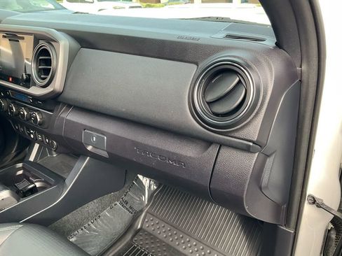 Used 2019 Toyota Tacoma TRD Sport image 62