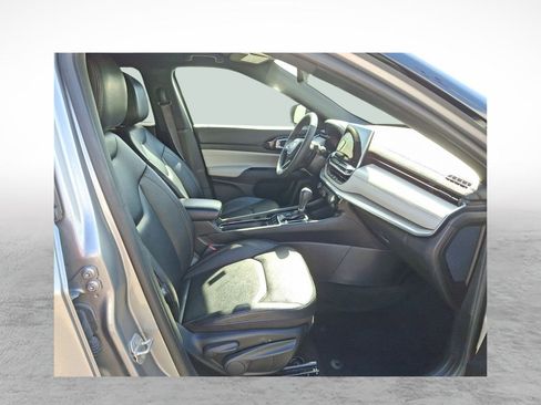 Certified 2024 Jeep Compass Limited image 11