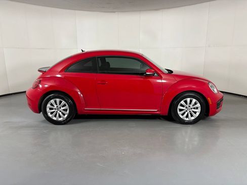 Used 2019 Volkswagen Beetle 2.0T S FWD image 11