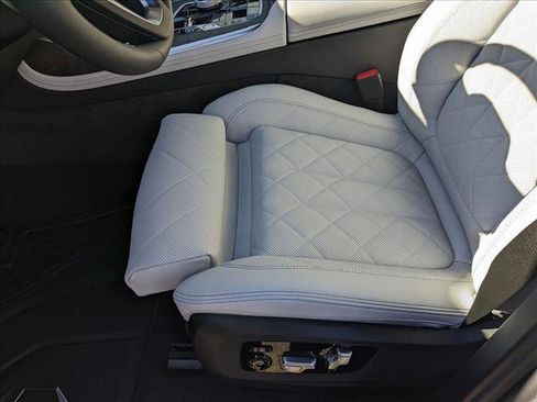 Used 2025 BMW X7 xDrive40i image 4