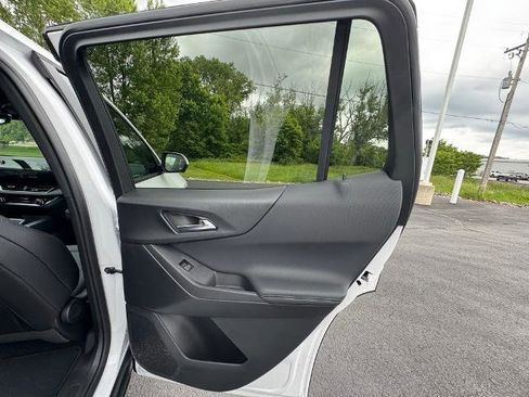 New 2026 Chevrolet Equinox LT w/ Convenience Package II image 25