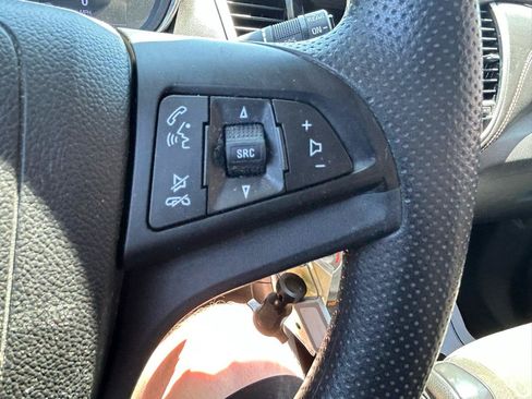 Used 2020 Chevrolet Trax LS AWD/4WD image 18