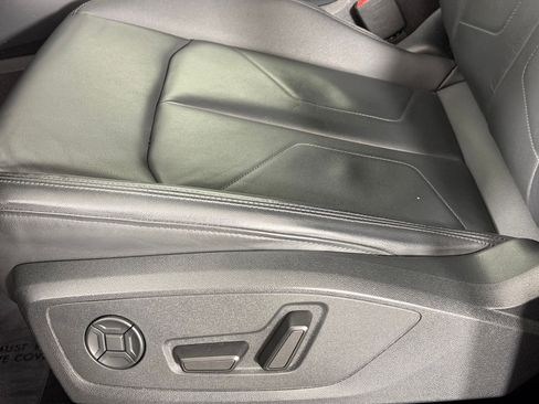 Used 2023 Audi Q3 2.0T Premium w/ Convenience Package image 13