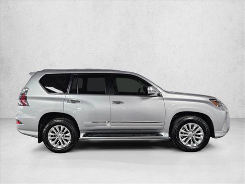 Used 2019 Lexus GX 460 image 4