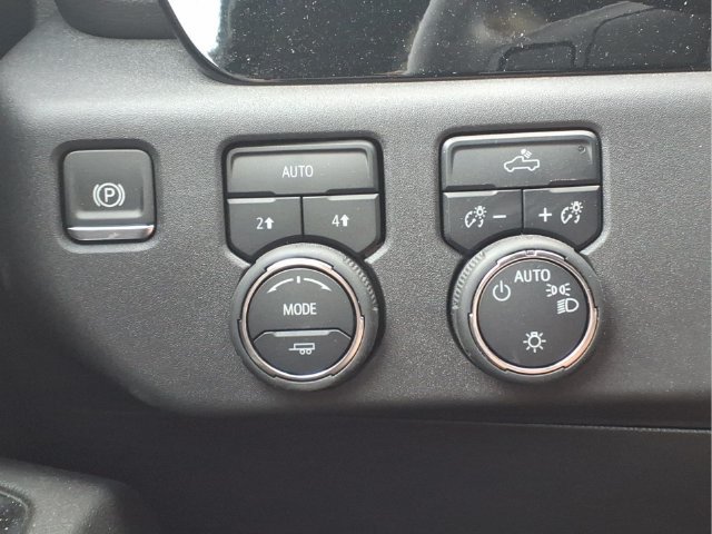 Used 2024 Chevrolet Silverado 1500 LT AWD/4WD image 19