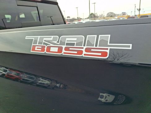 Used 2021 Chevrolet Silverado 1500 LT Trail Boss w/ Convenience Package II image 33