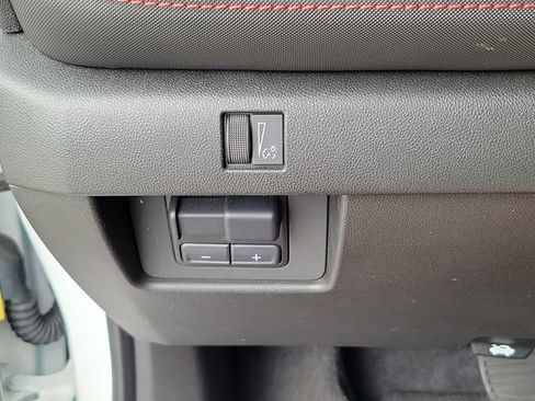 Used 2023 Chevrolet Colorado Z71 w/ Z71 Convenience Package 2 AWD/4WD image 18