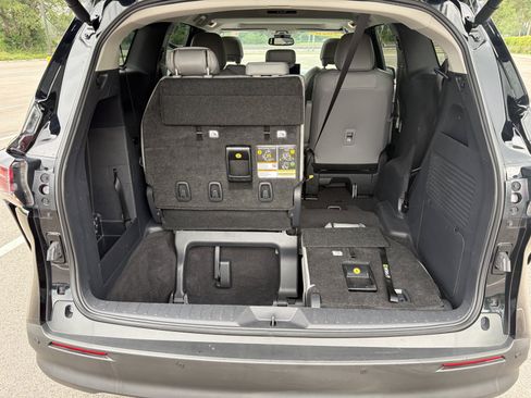 Used 2026 Toyota Sienna XLE FWD image 41