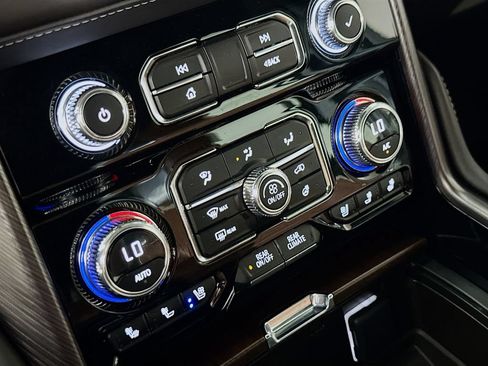 Used 2023 GMC Yukon Denali Ultimate AWD/4WD image 28