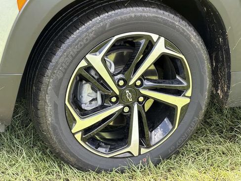Used 2023 Chevrolet TrailBlazer RS w/ Sun and Liftgate Package FWD image 17
