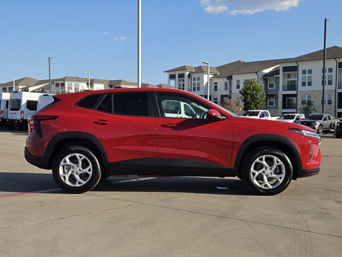 New 2026 Chevrolet Trax LS w/ LS Convenience Package FWD image 7