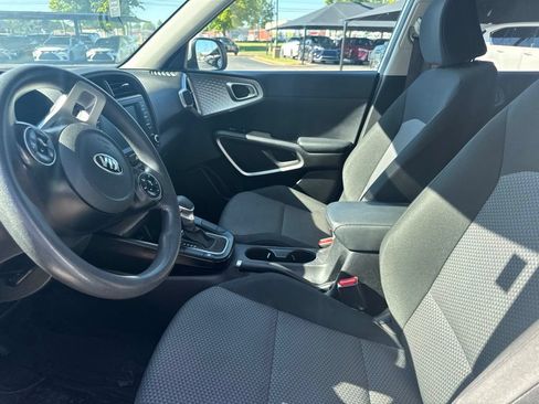 Used 2020 Kia Soul LX FWD image 8