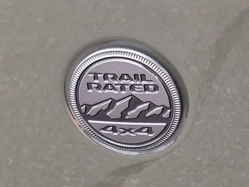 Used 2022 Jeep Gladiator Willys image 34