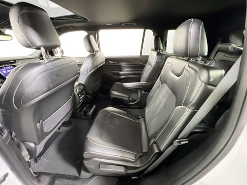 Used 2023 Jeep Grand Cherokee L Laredo image 24