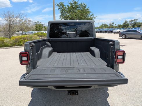 Used 2022 Jeep Gladiator Overland AWD/4WD image 13